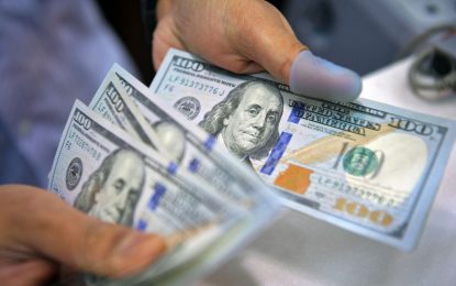 Dollar Struggles Ahead Of Key Data Release